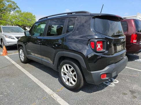 Used 2018 Jeep Renegade Latitude image 10