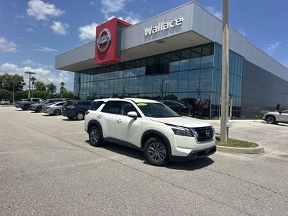 Used 2025 Nissan Pathfinder SV