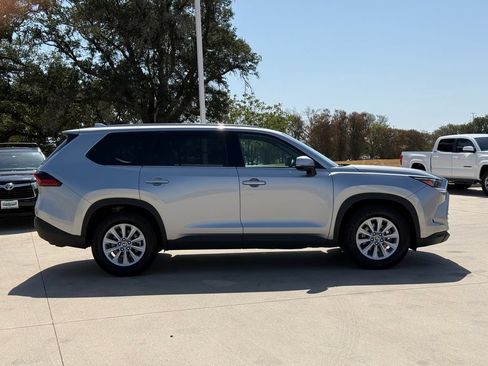 Used 2025 Toyota Grand Highlander AWD image 4