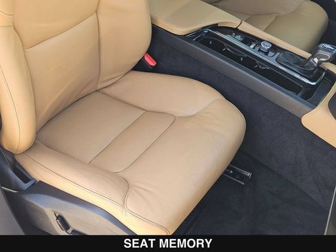 Used 2018 Volvo XC90 T6 Momentum w/ Convenience Package AWD/4WD image 32