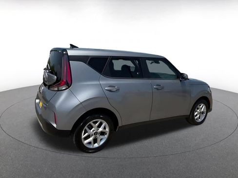 Used 2025 Kia Soul LX w/ LX Technology Package FWD image 14