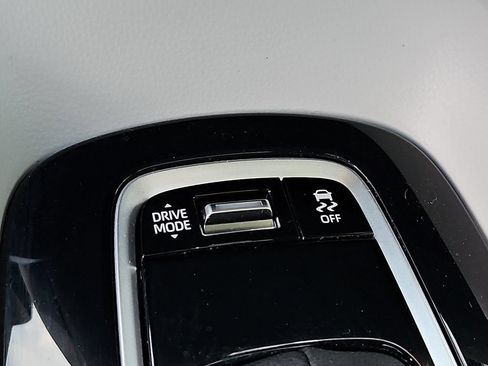 Used 2024 Toyota Corolla SE w/ SE Premium Package FWD image 17