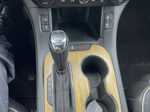 Used 2019 GMC Acadia Denali AWD/4WD image 14
