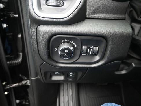New 2026 RAM 1500 4x4 Crew Cab image 33