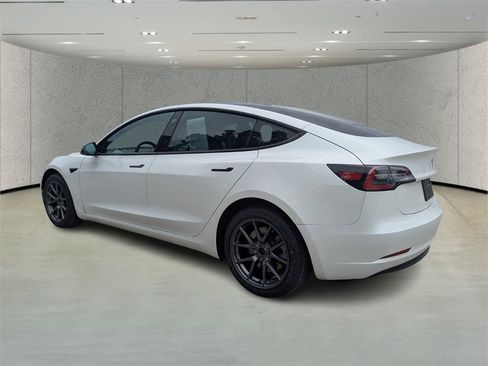 Used 2023 Tesla Model 3 Standard Range image 5