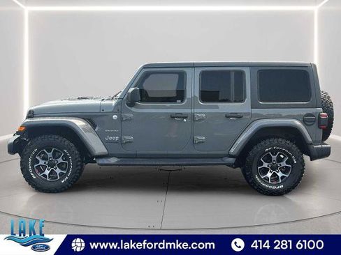 Used 2018 Jeep Wrangler Unlimited Sahara AWD/4WD image 4