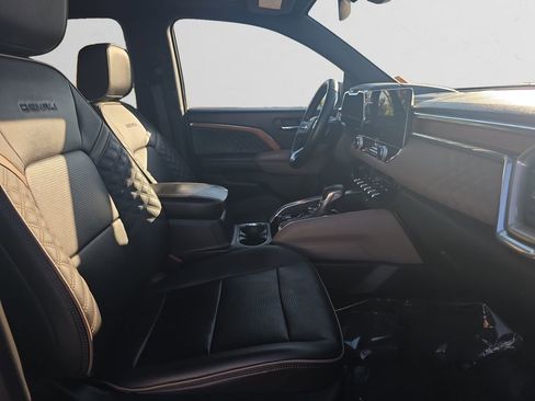 Used 2023 GMC Canyon Denali image 17