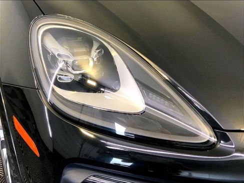 Certified 2023 Porsche Cayenne AWD/4WD image 12