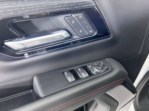 Used 2025 GMC Yukon AT4 Ultimate AWD/4WD image 24