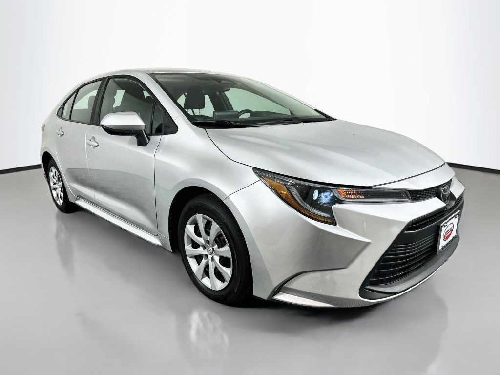 Used 2025 Toyota Corolla LE FWD image 3
