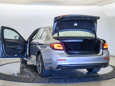 Certified 2022 BMW 530e w/ Premium Package image 29