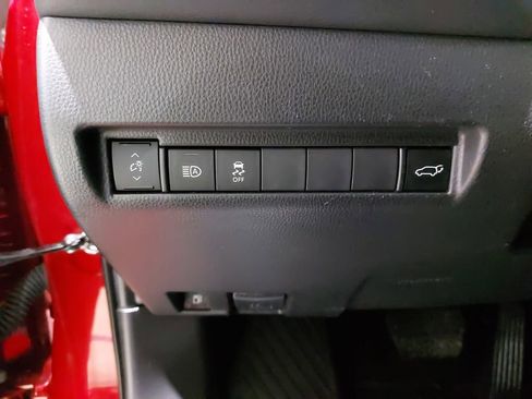 Used 2023 Toyota Venza LE image 27