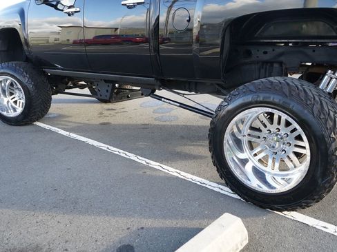 Used 2014 Chevrolet Silverado 2500 LT w/ Custom Sport Truck Package image 6