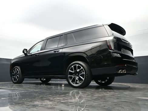 Used 2025 Chevrolet Suburban RST w/ Comfort Package AWD/4WD image 43