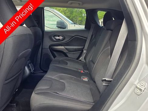 Used 2021 Jeep Cherokee Latitude FWD image 10