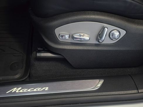 Certified 2026 Porsche Macan AWD/4WD image 38
