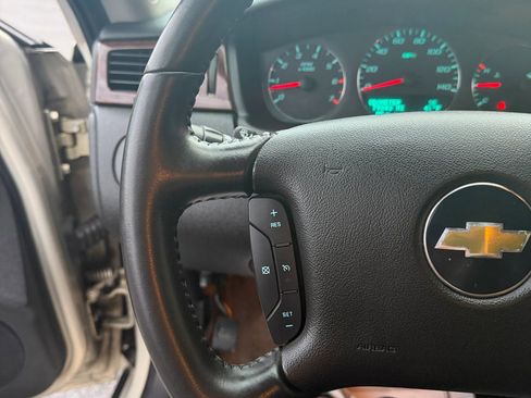 Used 2011 Chevrolet Impala LTZ image 20