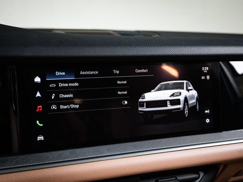Certified 2026 Porsche Cayenne AWD/4WD image 18