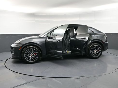 New 2026 Porsche Macan 4S Electric AWD/4WD image 37