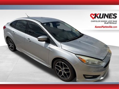 Used 2015 Ford Focus SE w/ SE Sport Package FWD image 1