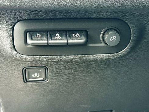 Used 2023 GMC Terrain Denali image 9