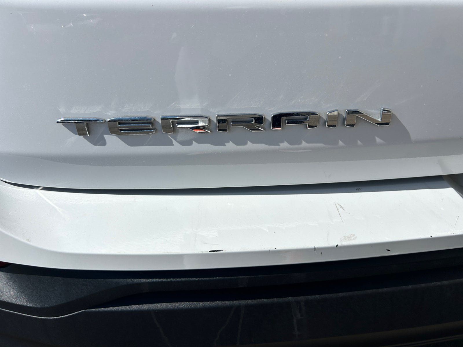 Used 2024 GMC Terrain SLE FWD image 17