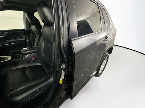 Used 2021 Toyota RAV4 XLE w/ Convenience Package FWD image 12
