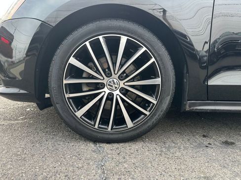 Used 2017 Volkswagen Jetta Sport w/ Jetta Sport Lighting Package image 33