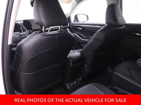 Used 2026 Toyota Highlander Limited image 10