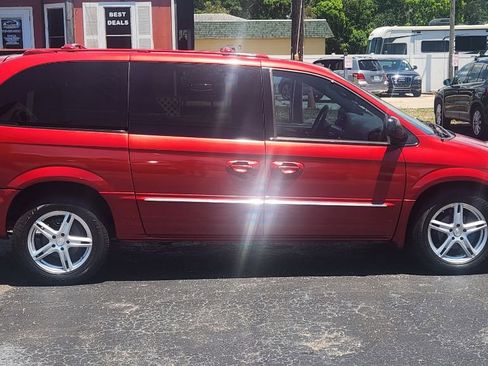 Used 2004 Chrysler Town & Country Limited FWD image 7