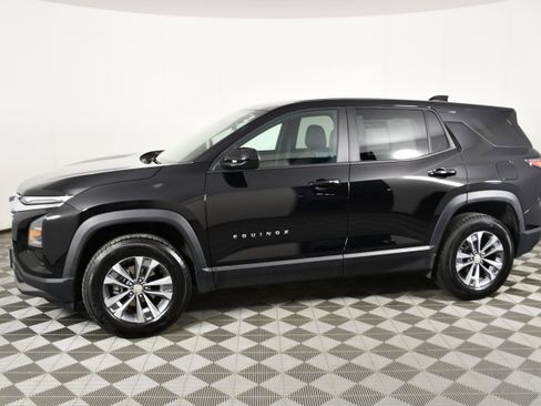 Used 2026 Chevrolet Equinox LT AWD/4WD image 9