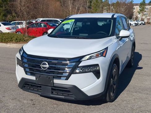 Used 2024 Nissan Rogue SV image 10