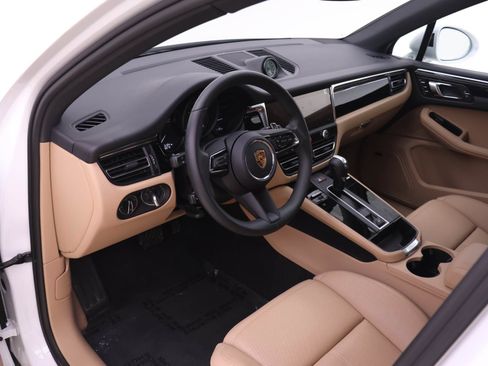 Used 2026 Porsche Macan AWD/4WD image 4