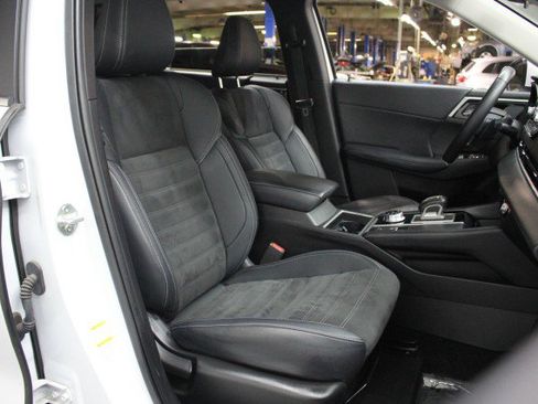 Used 2023 Mitsubishi Outlander SE image 23