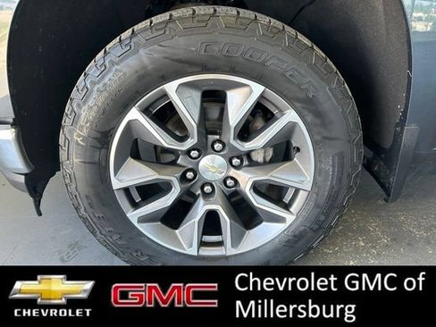 Used 2021 Chevrolet Silverado 1500 LT w/ Convenience Package II AWD/4WD image 11
