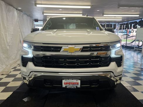 Used 2023 Chevrolet Silverado 1500 LT AWD/4WD image 2