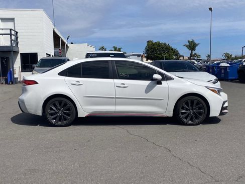 Used 2023 Toyota Corolla SE w/ SE Package image 2