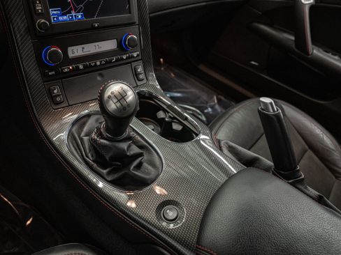Used 2013 Chevrolet Corvette Z06 w/ 3LZ Preferred Equipment Group RWD image 34