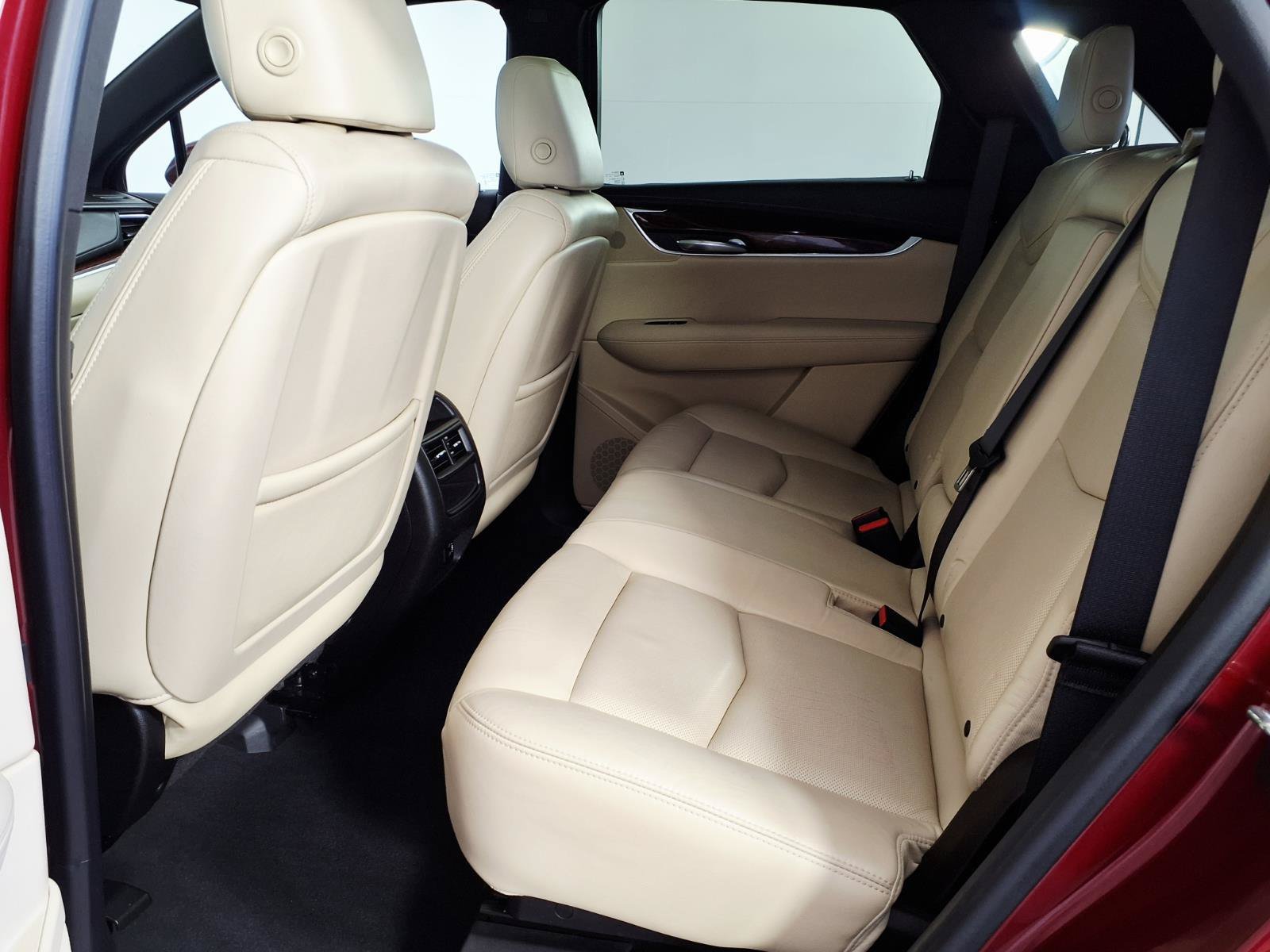 Used 2017 Cadillac XT5 Luxury w/ Driver Awareness Package FWD image 9