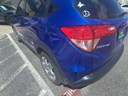 Used 2018 Honda HR-V LX image 7