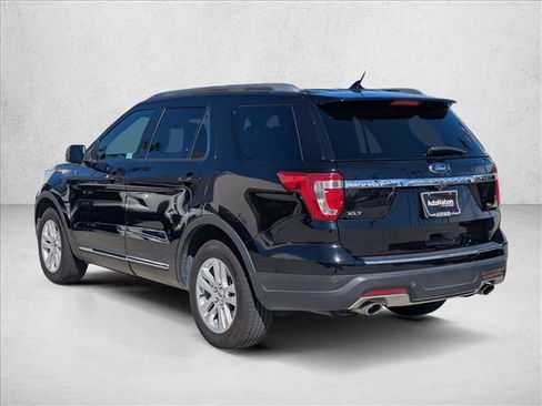 Used 2018 Ford Explorer XLT w/ Equipment Group 202A image 8