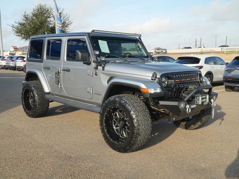 Used 2019 Jeep Wrangler Unlimited Sahara w/ Safety Group image 3