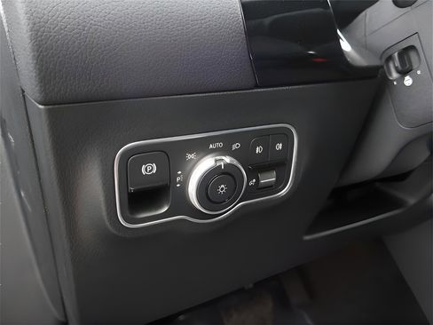 Used 2025 Mercedes-Benz GLA 250 4MATIC image 60