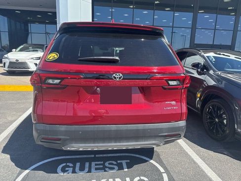 Used 2024 Toyota Grand Highlander Limited FWD image 5