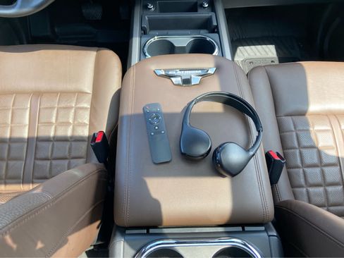 Used 2024 Nissan Titan Platinum Reserve w/ Moonroof Package AWD/4WD image 25