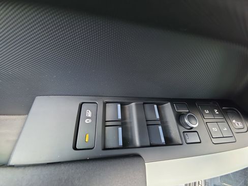 Used 2020 Land Rover Defender 110 First Edition AWD/4WD image 29
