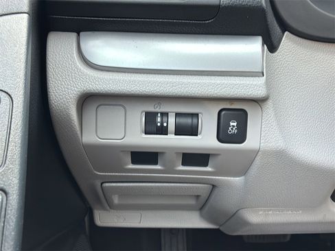 Used 2017 Subaru Forester 2.5i Premium w/ All-Weather Package image 33