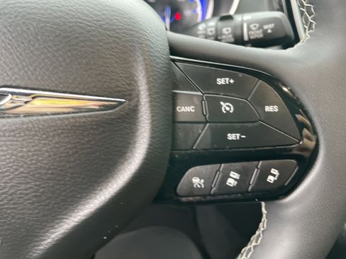 Used 2023 Chrysler Pacifica Touring-L w/ S Appearance Package image 38