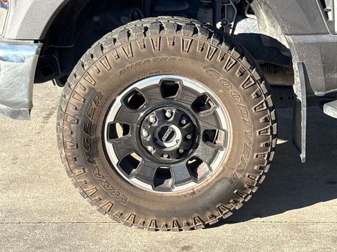 Used 2025 Ford F250 Lariat w/ Tremor Off-Road Package image 11