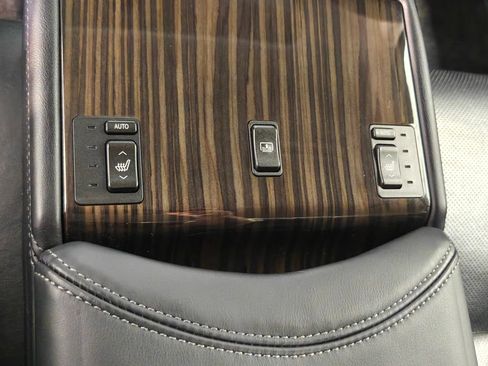 Used 2013 Lexus LS 460 AWD w/ Comfort Pkg image 31